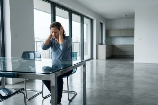 Akustyka materiałów wykończeniowych a poziom stresu domowników