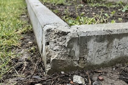 Przyczyny degradacji i pękania betonowych obrzeży ogrodowych w kontakcie z gruntem