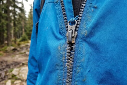 Trwałość mechaniczna zamków błyskawicznych w odzieży technicznej