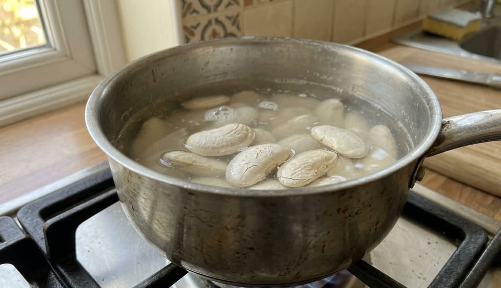 Wpływ twardości wody na strukturę białek w procesie gotowania warzyw strączkowych