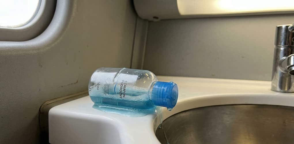 Wpływ zmian ciśnienia w kabinie samolotu na szczelność opakowań i właściwości preparatów